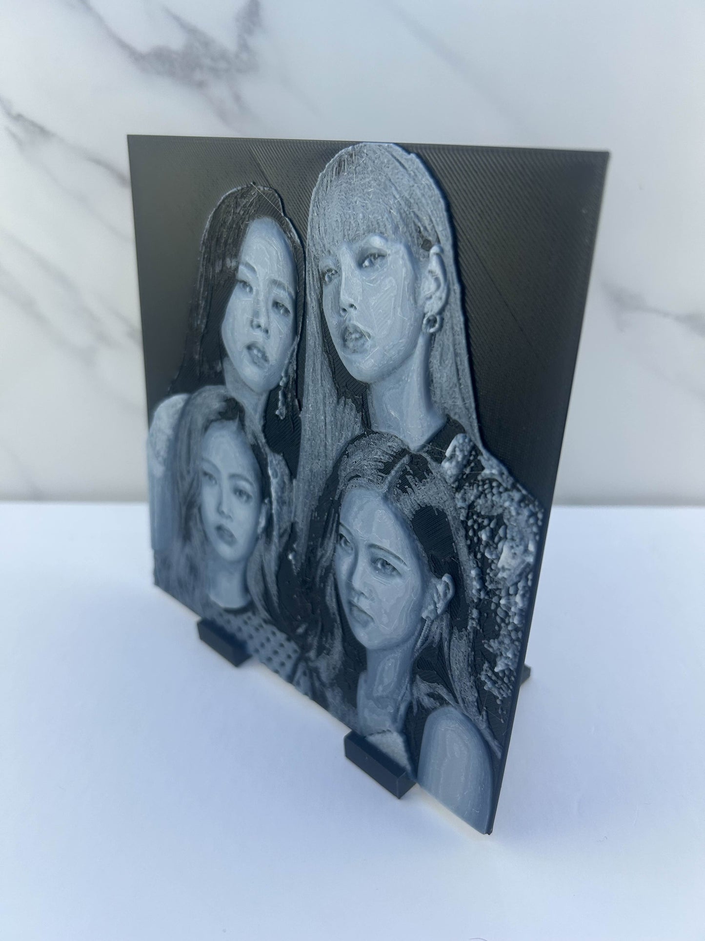 Blackpink - Plaque avec Support : 4 Membres en Relief