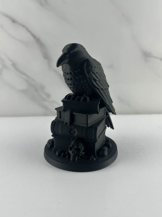 Corbeau : Posé sur livre & crâne - Figurine