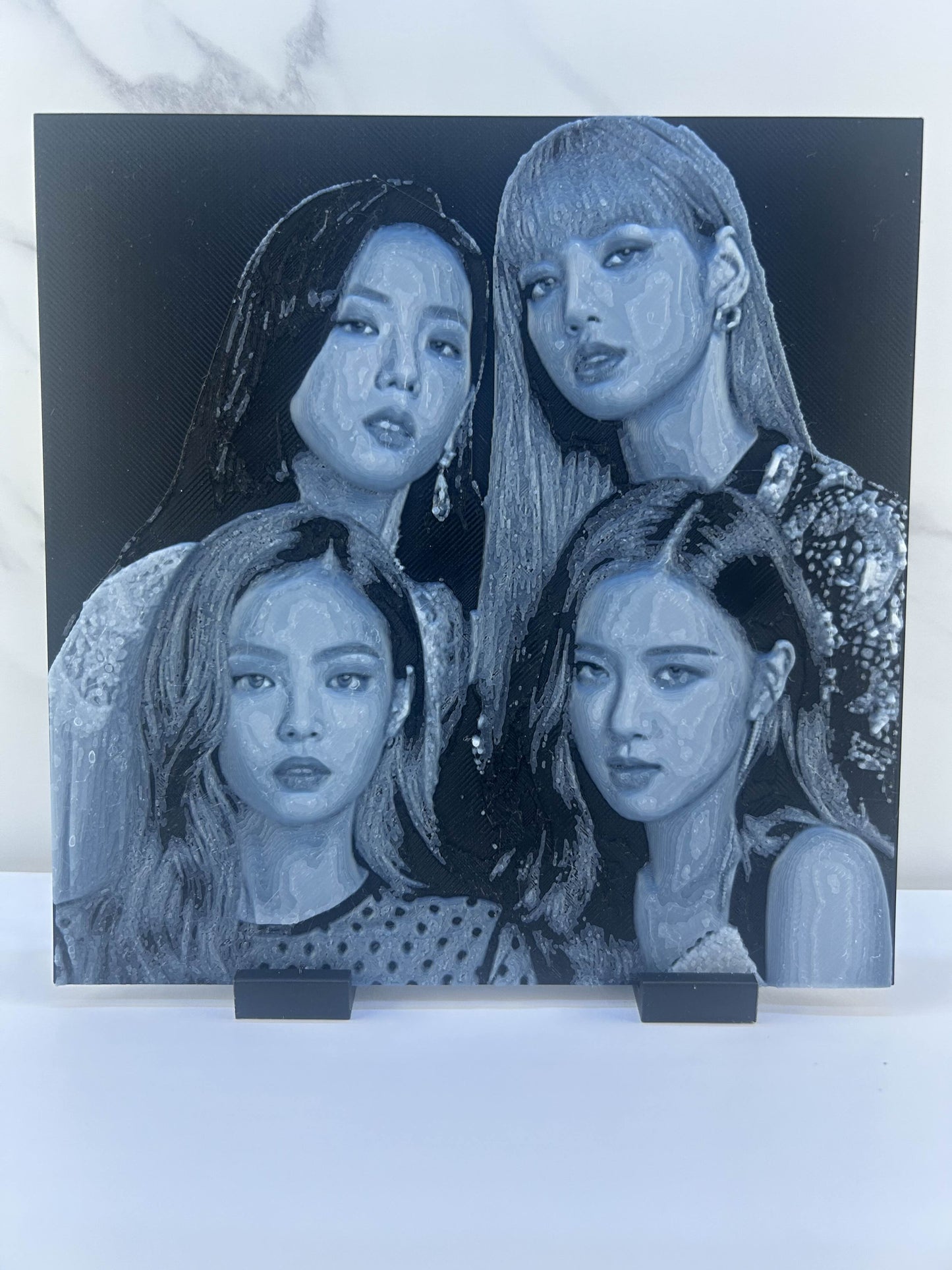 Blackpink - Plaque avec Support : 4 Membres en Relief