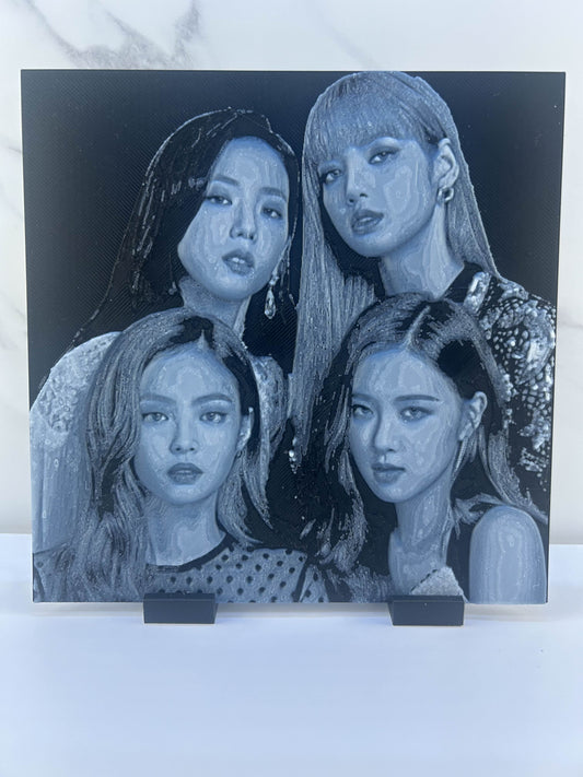 Blackpink - Plaque avec Support : 4 Membres en Relief