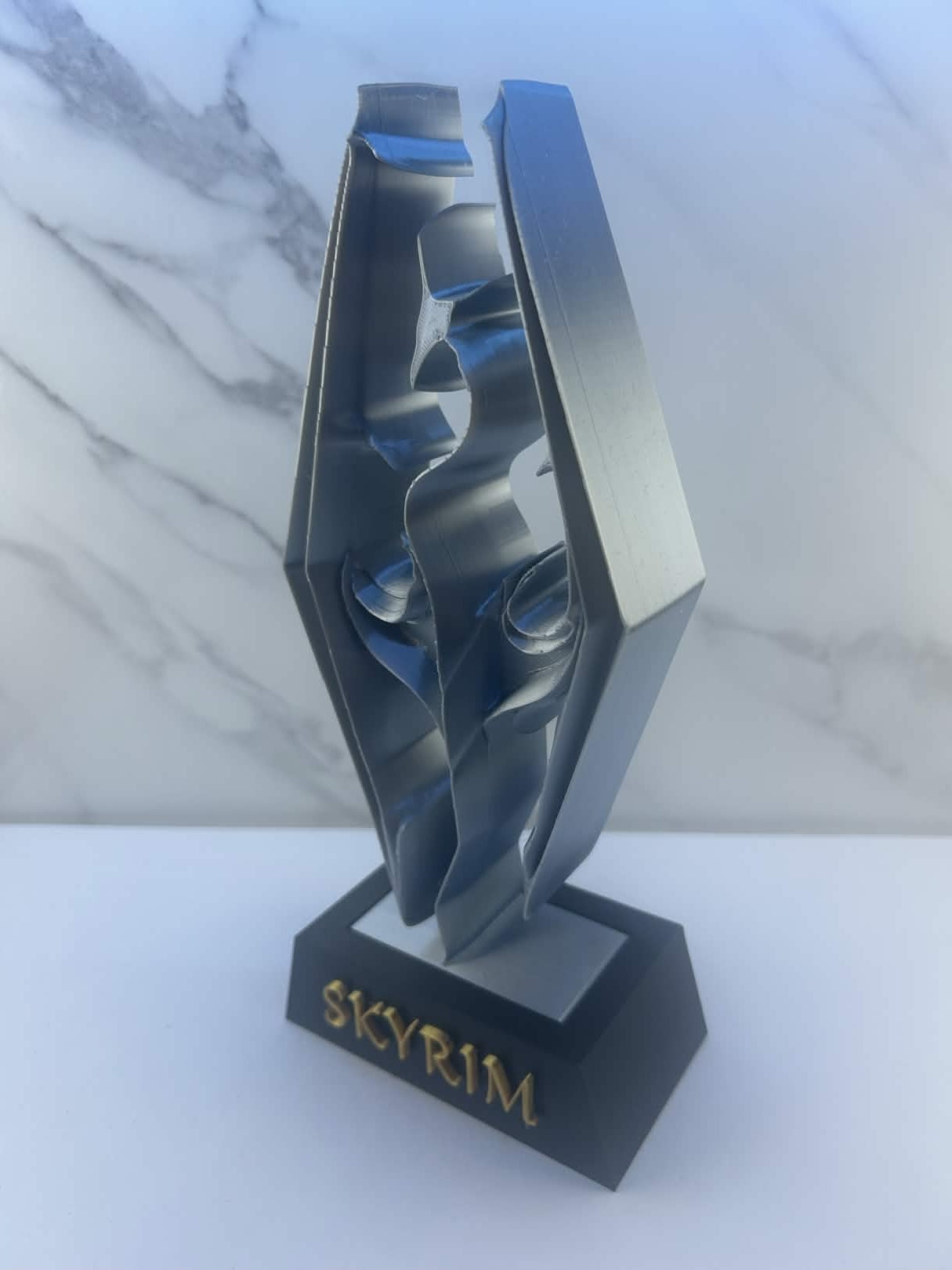 Skyrim - Figurine : Logo avec socle