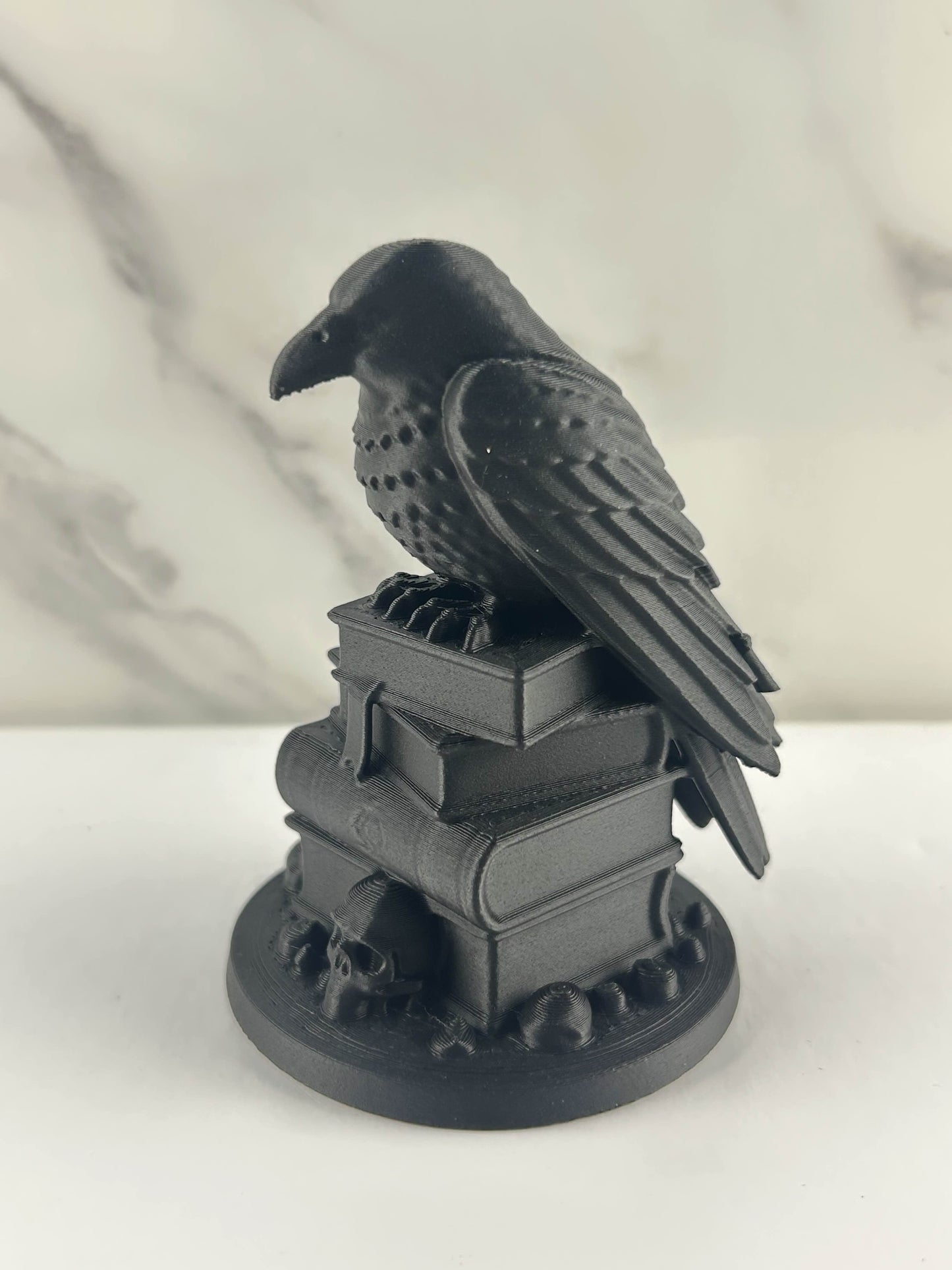 Corbeau : Posé sur livre & crâne - Figurine