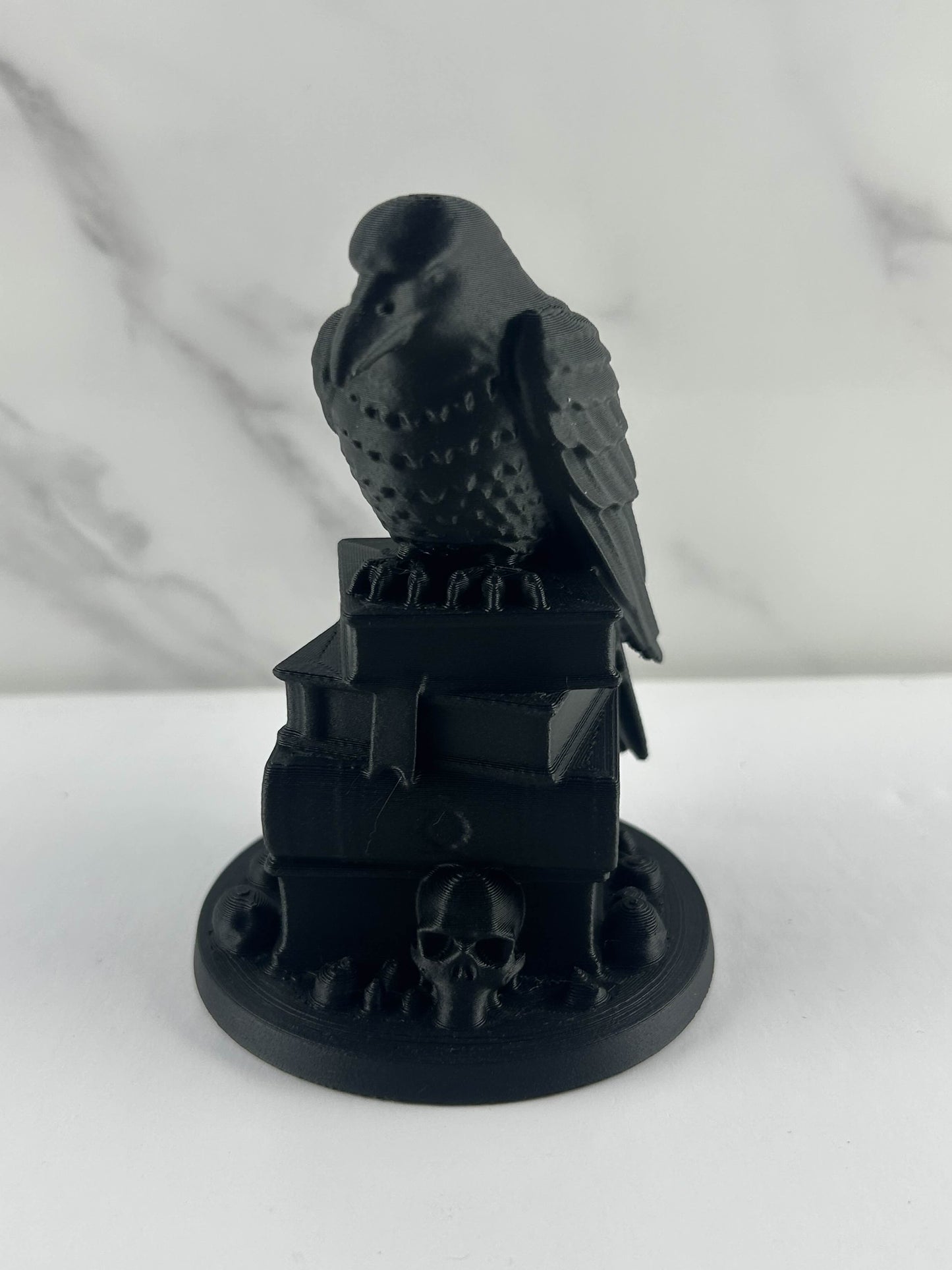 Corbeau : Posé sur livre & crâne - Figurine