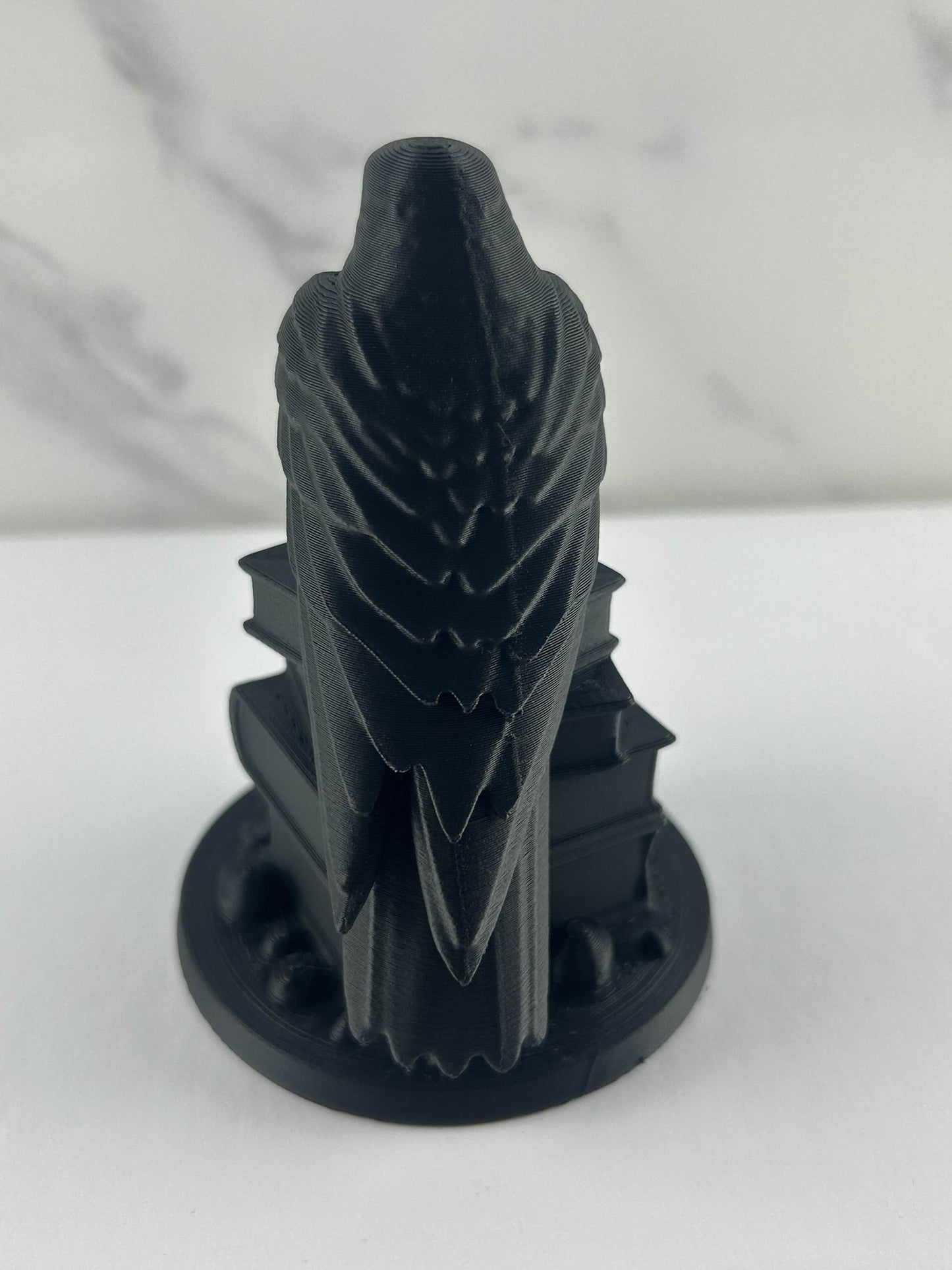 Corbeau : Posé sur livre & crâne - Figurine