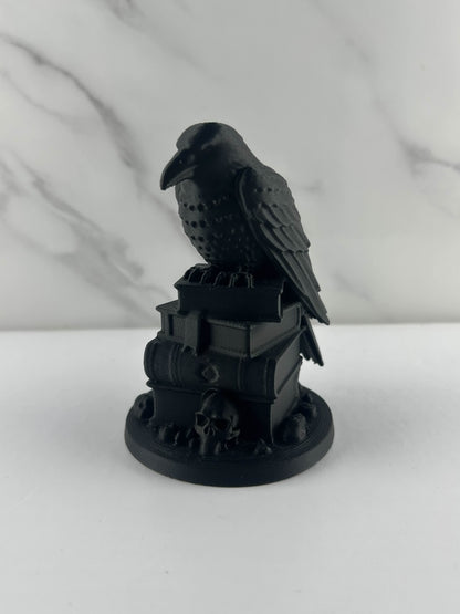 Corbeau : Posé sur livre & crâne - Figurine