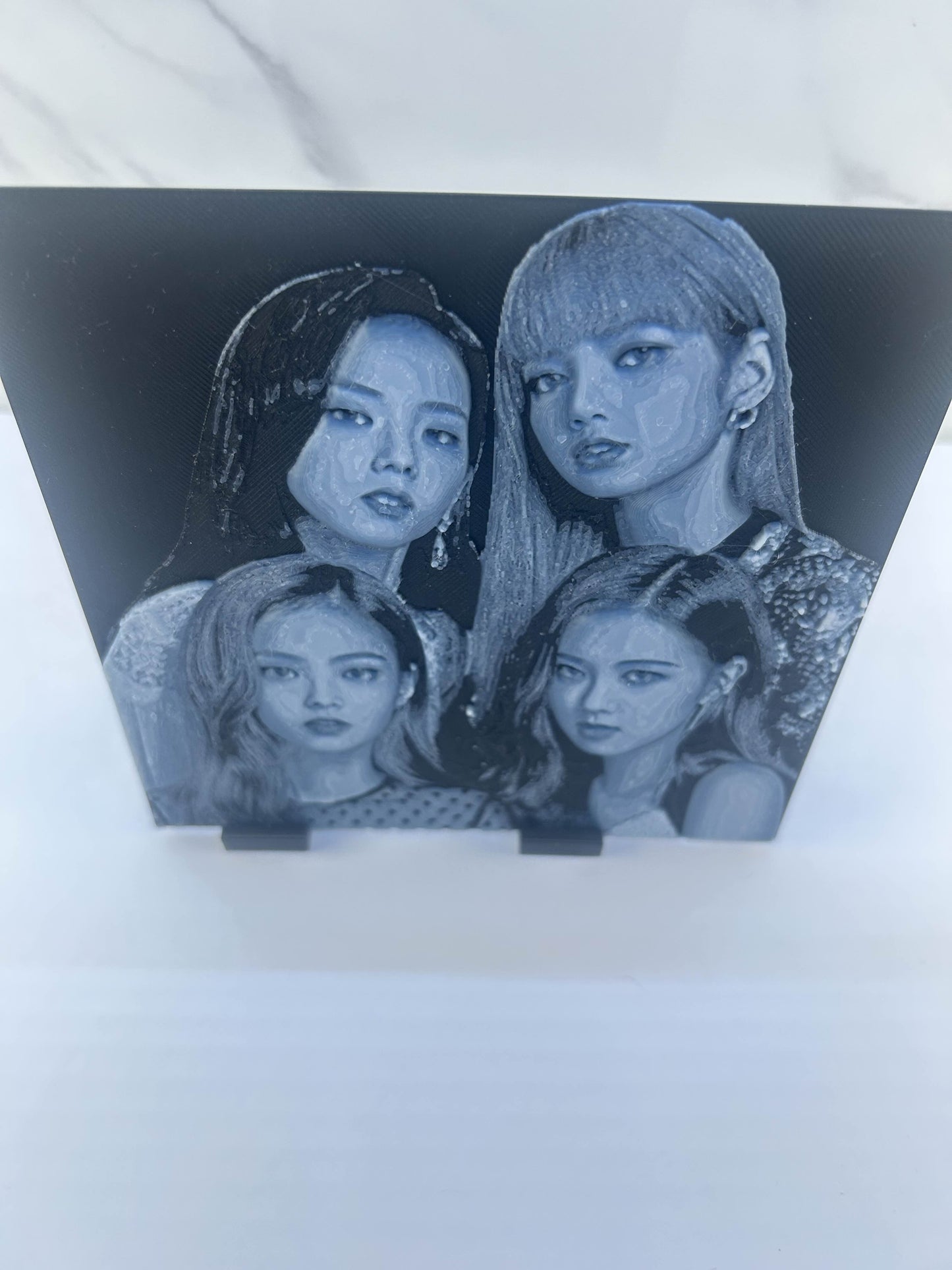 Blackpink - Plaque avec Support : 4 Membres en Relief